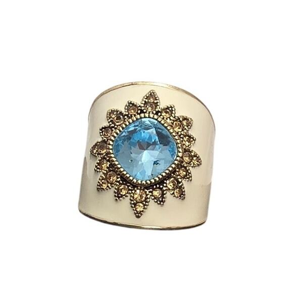 Unknown Jewelry - Beautiful cream and gold ring with vibrant blue stone.